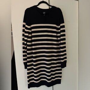 Navy & White sweater dress size Xl never worn